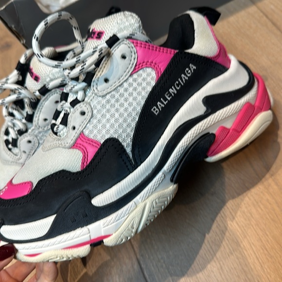 Balenciaga triple S low top chunky sneakers in exce condition worn once - Picture 5 of 14